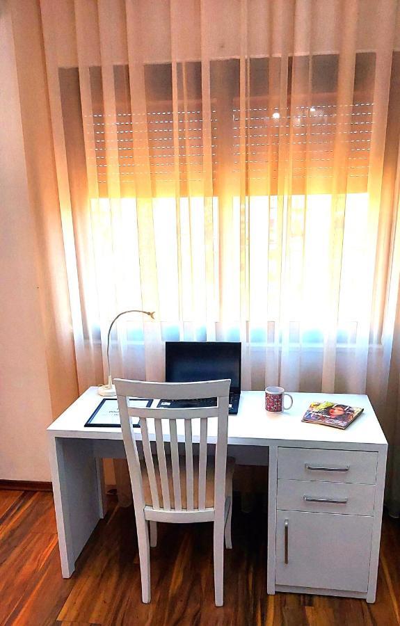 Spacious Family-Friendly Apartment In The Heart Of Bllok Tirana Exteriér fotografie